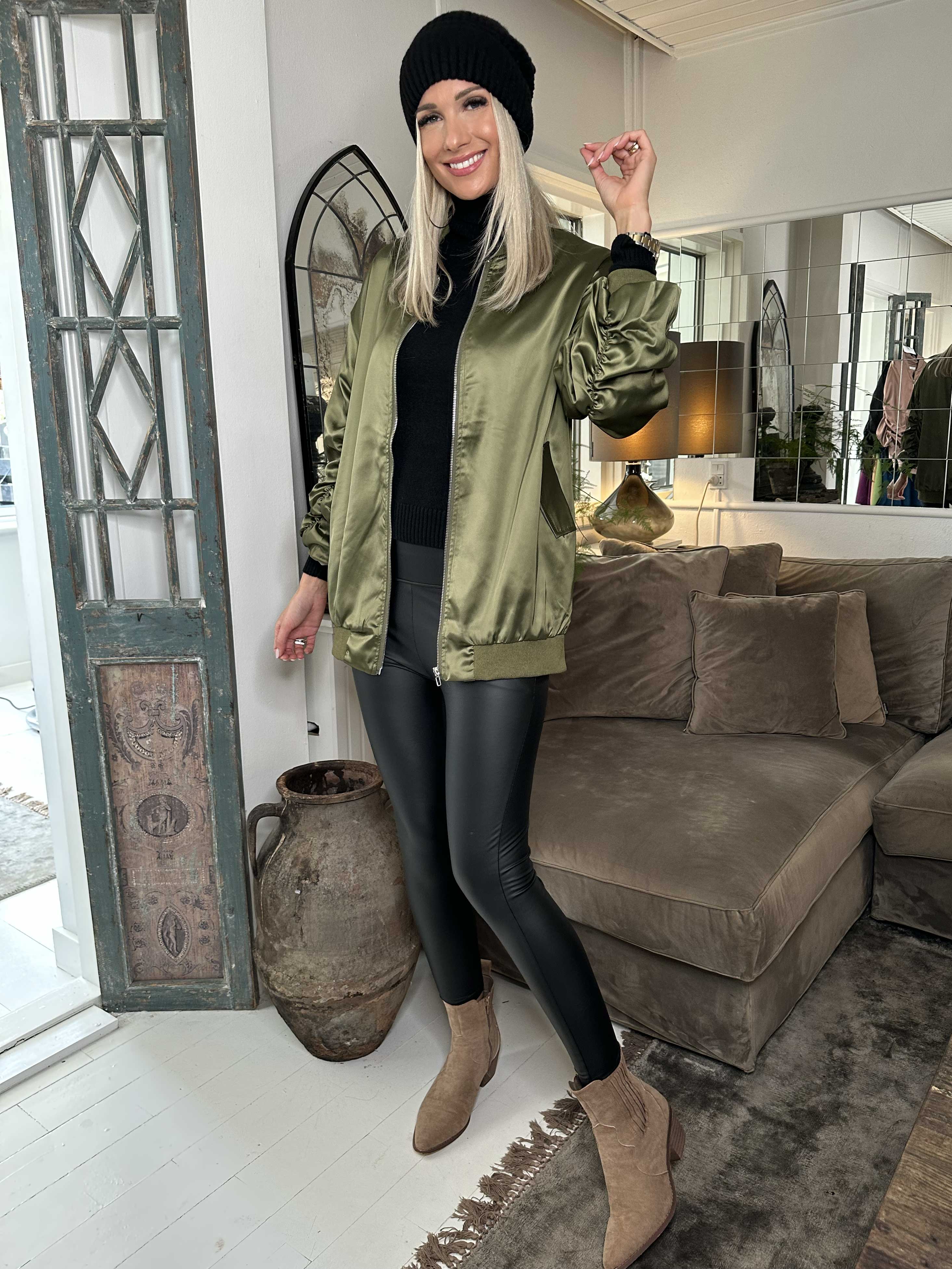 Idalia - Shiny let jakke med lynlås